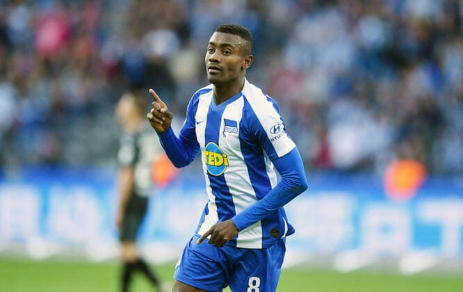 Salomon Kalou Hertha BSC , cheers after his goal to 2 2 Hertha BSC Berlin TSG 1899 Hoffenheim 1 Bundesliga 2019 2020, 1 BL, 1 Bundesliga, DFL, Football, Football, Soccer, Men, Men, Men, Germany, Germany Berlin, 26 10 2019, Olympiastadion DFL REGULATIONS PROHIBIT ANY USE OF PHOTOGRAPHS AS IMAGE SEQUENCES AND OR QUASI VIDEO