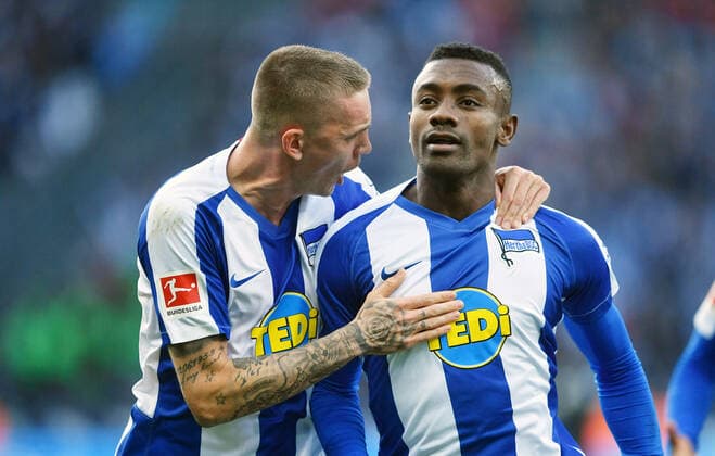 Salomon Kalou Hertha BSC , cheers after his goal to 2 2, together with Marius Wolf Hertha BSC , Hertha BSC Berlin TSG 1899 Hoffenheim 1 Bundesliga 2019 2020, 1 BL, 1 Bundesliga, DFL, football, Soccer, soccer, Men, Men, Men, Germany, Germany Berlin, 26 10 2019, Olympic Stadium DFL REGULATIONS PROHIBIT ANY USE OF PHOTOGRAPHS AS IMAGE SEQUENCES AND OR QUASI VIDEO