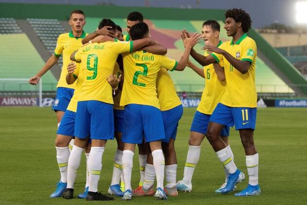 Brazilian players celebrate the first goal during their World Cup U-17 soccer match between national soccer teams of Brazil and Canada, at Bezerrao stadium in Brasilia, Brasil, 26 October 2019. Brazil vs. Canada !ACHTUNG: NUR REDAKTIONELLE NUTZUNG!  Copyright: xJoedsonxAlvesx AME6215 20191027-637077354928680315