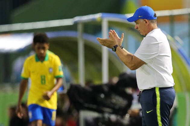 26th October 2019; Bezerrao Stadium, Brasilia, Distrito Federal, Brazil; FIFA U-17 World Cup Brazil 2019, Brazil versus Canada; Brazil manager Guilherme Dalla Dea applauds his players work - Editorial Use  ActionPlus12180874 HeulerxAndrey