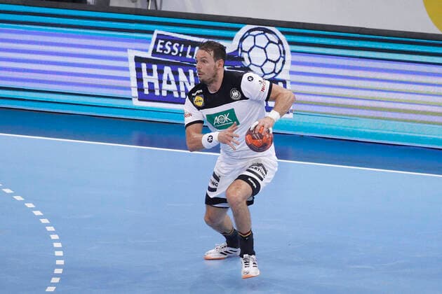 26 10 2019, TUI Arena, Hannover, Day of Handball , Germany GER vs Croatia HRV , in picture Kai Haefner 25, GER am Ball Germany vs Croatia