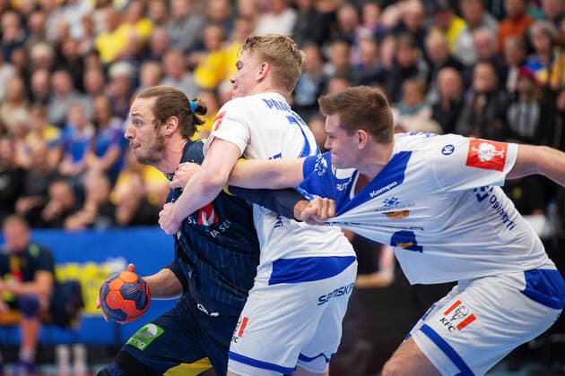 191027 Kim Ekdahl Du Rietz of Sweden and Haukur Brastarson of Iceland during the international friendly Handball match between Sweden and Iceland on October 27, 2019 in Karlskrona Photo Magnus Lejhall BILDBYRAN Cop 214 handball handball sweden island Sverige 2019,  Copyright: MAGNUSxLEJHALL BB191027MH001
