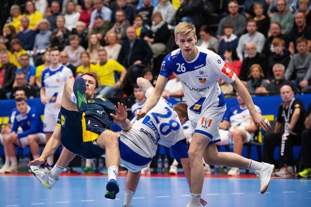 191027 Viggo Kristjansson of Iceland and of Sweden Felix Claar of Sweden during the international friendly Handball match between Sweden and Iceland on October 27, 2019 in Karlskrona Photo Magnus Lejhall BILDBYRAN Cop 214 handball handball sweden island Sverige 2019,  Copyright: MAGNUSxLEJHALL BB191027MH008