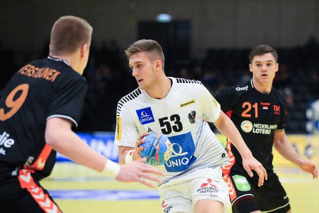 HANDBALL - AUT vs NED, test match GRAZ,AUSTRIA,27.OCT.19 - HANDBALL - OEHB international match, Länderspiel, Nationalmannschaft Austria vs Netherlands, test match. Image shows Niels Versteijnen (NED), Nikola Bilyk (AUT) and Kay Smits (NED). GEPAxpictures xMarioxBuehner