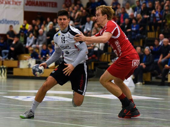 27 10 2019, xpsx, Handball 3 League, HSG Hanau GSV Eintracht Baunatal v l Maximilian Bergold Hanau , Fynn Reinhardt Baunatal Hanau Hessen Germany DEU