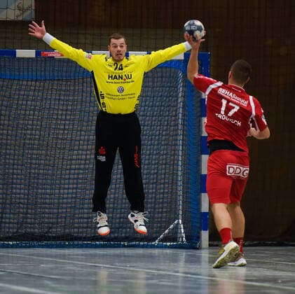 27 10 2019, xpsx, Handball 3 League, HSG Hanau GSV Eintracht Baunatal v l Sebastian Schermuly Hanau , Kevin Trogisch Baunatal Hanau Hessen Germany DEU
