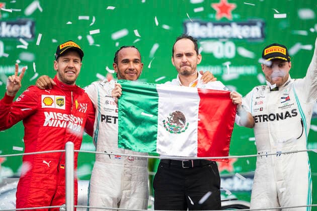 Motorsports: FIA Formula One World Championship, WM, Weltmeisterschaft 2019, Grand Prix of Mexico, 5 Sebastian Vettel (GER, Scuderia Ferrari Mission Winnow), 44 Lewis Hamilton (GBR, Mercedes AMG Petronas Motorsport), Marcelo Martinelli (Mercedes AMG Petronas Motorsport), 77 Valtteri Bottas (FIN, Mercedes AMG Petronas Motorsport), Mexico-City Mexico