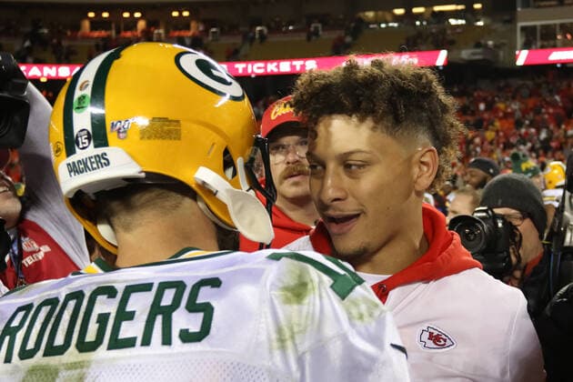 KANSAS CITY, MO - OCTOBER 27: Green Bay Packers quarterback Aaron Rodgers (12) and Kansas City Chiefs quarterback Patrick Mahomes (15) meet at midfield after an NFL, American Football Herren, USA game between the Green Bay Packers and Kansas City Chiefs on October 27, 2019 at Arrowhead Stadium in Kansas City, MO. (Photo by Scott Winters Icon Sportswire) NFL: OCT 27 Packers at Chiefs Icon1910270353