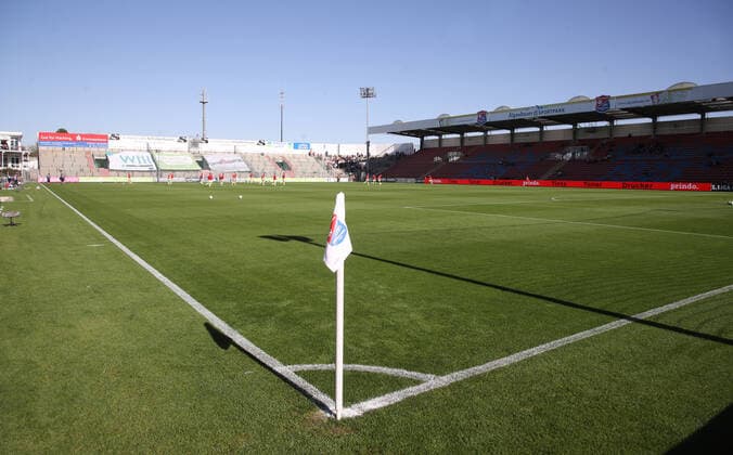 Unterhaching, 26 10 2019, Sportpark Unterhaching, 3 League, 13 Matchday , SpVgg Unterhaching vs FSV Zwickau 0 0 , In the picture corner flag with logo SpVgg Unterhaching , According to the guidelines of the DFB German Football Association it is prohibited, to use or have used photographs taken in the stadium and or the match in the form of sequence pictures and or video-like photo series,