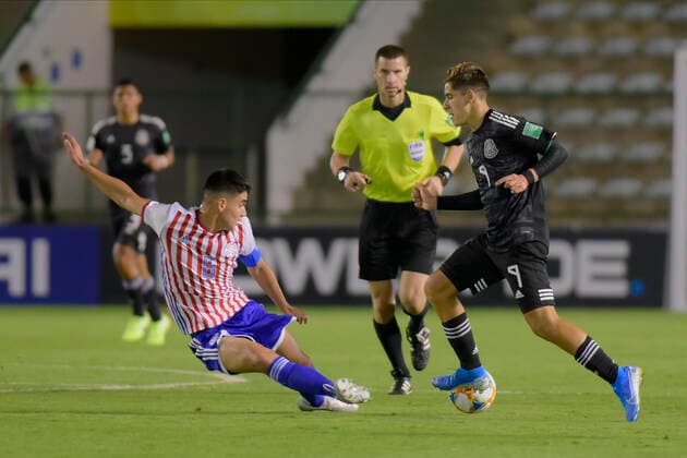 Sub 17 Paraguay e Mexico BRASÍLIA, DF - 28.10.2019: SUB 17 PARAGUAY E MEXICO - Wilder Viera and Santiago Munoz Paraguay and Mexico. Match valid for the FIFA U17, U 17 World Cup group stage. Bezerrão Stadium in Gama. Brasilia DF. (Photo: Reinaldo Reginato Fotoarena) x1821314x  ReinaldoxReginato