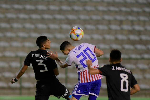 Sub 17 Paraguay e Mexico BRASÍLIA, DF - 28.10.2019: SUB 17 PARAGUAY E MEXICO - Victor Guzman, Diego Torres and Josue Martinez Paraguay and Mexico. Match valid for the FIFA U17, U 17 World Cup group stage. Bezerrão Stadium in Gama. Brasilia DF. (Photo: Reinaldo Reginato Fotoarena) x1821323x  ReinaldoxReginato