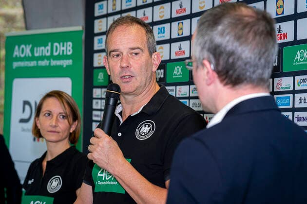 Stuttgart, Germany 29 October 2019 DHB Women Press Conference WM Japan v left Team Manager Maren Baumbach Germany , Trainer Henk Groener Germany Stuttgart Scharrena Baden Württemberg Germany