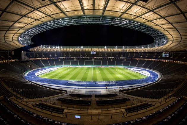 Wide-angle shot far before opening the stadium gates 30 10 2019, football, GER, DFB Poikal, 2 round, season 2019 20, Hertha BSC SG Dynamo Dresden, Olympiastadion Berlin, Hertha BSC vs. SG Dynamo Dresden