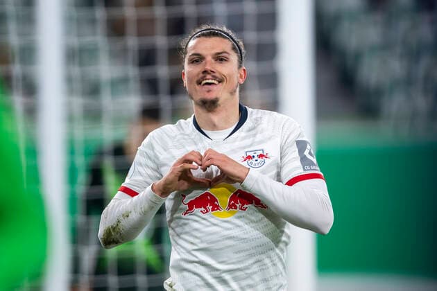 Bilder des Jahres 2019, Sport 10 Oktober Sport Bilder der Tages Fußball, DFB Pokal, Saison 2019 2020, 2. Runde, VfL Wolfsburg - RB Leipzig am 30.10.2019 an der Volkswagen Arena in Wolfsburg (Niedersachsen). Leipzigs Marcel Sabitzer jubelt nach seinem Tor zum 0:2. DFB REGULATIONS PROHIBIT ANY USE OF PHOTOGRAPHS AS IMAGE SEQUENCES AND OR QUASI-VIDEO. *** Football, DFB Cup, Season 2019 2020, 2 Round, VfL Wolfsburg RB Leipzig on 30 10 2019 at the Volkswagen Arena in Wolfsburg Lower Saxony Leipzigs Marcel Sabitzer cheers after his goal to 0 2 DFB REGULATIONS PROHIBIT ANY USE OF PHOTOGRAPHS AS IMAGE SEQUENCES AND OR QUASI VIDEO Copyright: xKirchner DavidxInderliedx