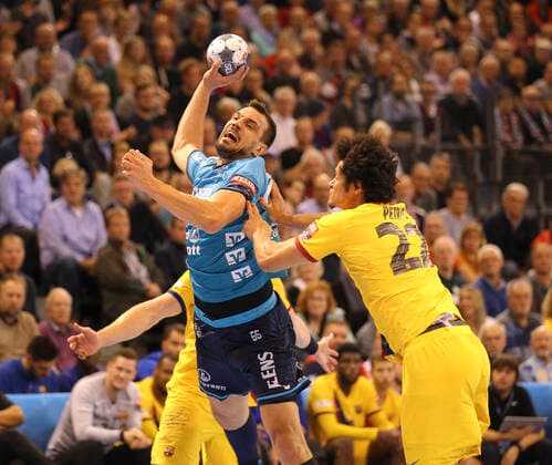 Photo Scored by Michal Jurecki Flensburg against Goncalves Dos Santos Barca Handball Men Champions League Mi 30 10 2019 SG Flensburg Barcelona