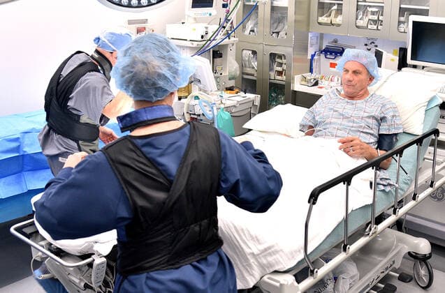 October 30, 2019, San Jose, CA, USA: Hall of Fame quarterback Joe Montana is seen in the operating room at the Trinity Surgery Center, Montana is having a procedure to implant an electroceutical pain relieving device Stimwave Freedom Stimulator on October 30, 2019 in San Jose, California. Photo: imageSPACE for Stimwave Joe Montana Stimwave Procedure - ZUMAs181 94605797st Copyright: xImagespacex