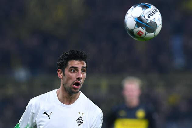 Bilder des Jahres 2019, Sport 10 Oktober Sport Bilder des Tages Fußball DFB-Pokal 2. Runde Borussia Dortmund - Borussia Mönchengladbach am 30.10.2019 im Signal Iduna Park in Dortmund Lars Stindel ( Mönchengladbach ) DFB regulations prohibit any use of photographs as image sequences and or quasi-video. *** Football DFB Cup 2 Round Borussia Dortmund Borussia Mönchengladbach on 30 10 2019 at Signal Iduna Park in Dortmund Lars Stindel Mönchengladbach DFB regulations prohibit any use of photographs as image sequences and or quasi video xRx