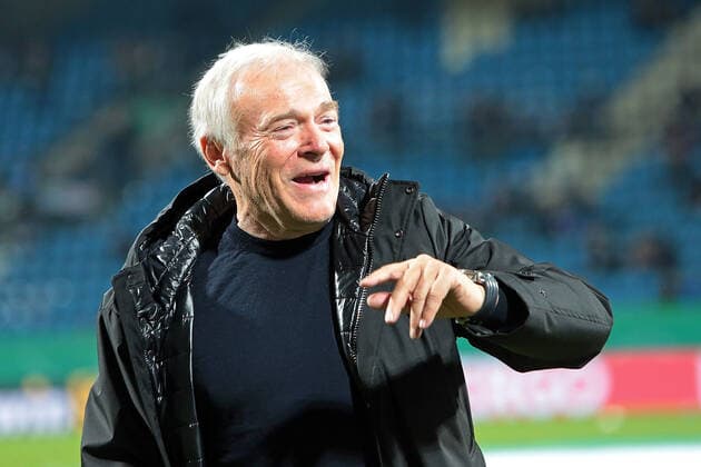 29 10 2019, xovx, Football DFB Cup 2 round, VfL Bochum FC Bayern Muenchen emspor, Former Bayern coach and player of the VfL Bochum, Hermann Gerland DFL DFB REGULATIONS PROHIBIT ANY USE OF PHOTOGRAPHS as IMAGE SEQUENCES and or QUASI VIDEO Bochum
