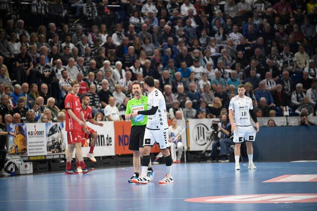 Lars Geipel gives the red card to Domagoj Duvnjak THW Kiel, Handball Bundesliga, Liqui Moly HBL, Men, 11 Matchday, THW Kiel vs Melsungen, 31 10 19 Kiel Sparkassen Arena Schleswig Holstein Germany