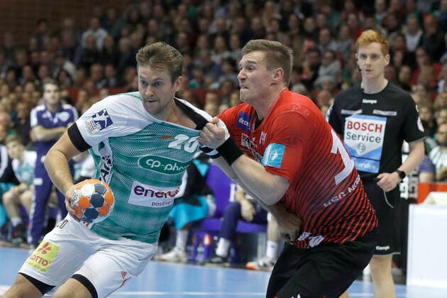 31 10 2019, Swiss Life Hall, Hannover, Ligaspiel, 1 League, TSV Hannover Burgdorf vs HSG Nordhorn Lingen, in picture Fabian Boehm 20, Han Burgdorf in duel with Luca de Boer 19, Nordhorn TSV Hannover Burgdorf vs HSG Nordhorn Lingen