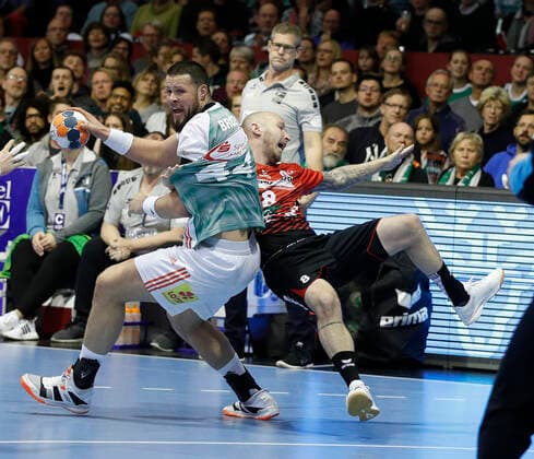 31 10 2019, Swiss Life Hall, Hannover, league game, 1 league, TSV Hannover Burgdorf vs. HSG Nordhorn Lingen, in picture Ilija Brozovic 44, Han Burgdorf in duel with Robert Weber 8, Nordhorn TSV Hannover Burgdorf vs. HSG Nordhorn Lingen