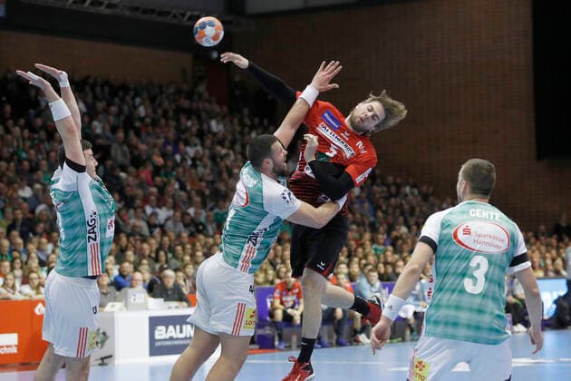 31 10 2019, Swiss Life Hall, Hannover, league game, 1 league, TSV Hannover Burgdorf vs. HSG Nordhorn Lingen, in picture Ilija Brozovic 44, Han Burgdorf in duel with Lutz Heiny 5, Nordhorn TSV Hannover Burgdorf vs. HSG Nordhorn Lingen