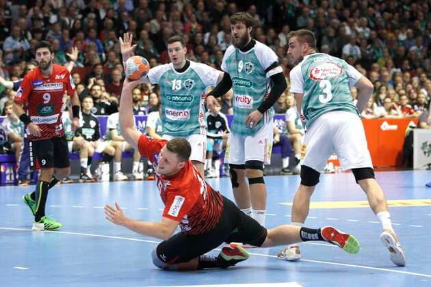31 10 2019, Swiss Life Hall, Hannover, league game, 1 league, TSV Hannover Burgdorf vs HSG Nordhorn Lingen, in picture Dominik Kalafut 95, Nordhorn at goal throw TSV Hannover Burgdorf vs HSG Nordhorn Lingen
