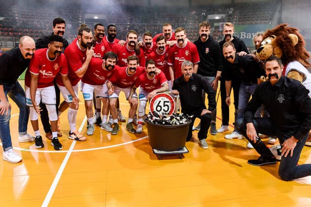Sport Themen der Woche KW44 Sport Bilder des Tages Bilder des Jahres 2019, Sport 10 Oktober 2. Barmer Basketball-Bundesliga ProA, Bayer Giants Leverkusen vs. Nuernberg Falcons BC; Leverkusen, 31.10.2019, Verabschiedung von Achim Kuczmann (Bayer Giants Leverkusen) Achim Kuczmann (Bayer Giants Leverkusen), 2. Barmer Basketball-Bundesliga ProA, Bayer Giants Leverkusen vs. Nuernberg Falcons BC am 31.10.2019 in der Ostermann Arena, Leverkusen, (Nordrhein-Westfalen) *** 2 Barmer Basketball Bundesliga ProA, Bayer Giants Leverkusen vs Nuernberg Falcons BC Leverkusen, 31 10 2019, Farewell of Achim Kuczmann Bayer Giants Leverkusen Achim Kuczmann Bayer Giants Leverkusen , 2 Barmer Basketball Bundesliga ProA, Bayer Giants Leverkusen vs Nuernberg Falcons BC on 31 10 2019 in the Ostermann Arena, Leverkusen, Nordrhein Westfalen Copyright: xBEAUTIFULxSPORTS Mueller-Laschetx