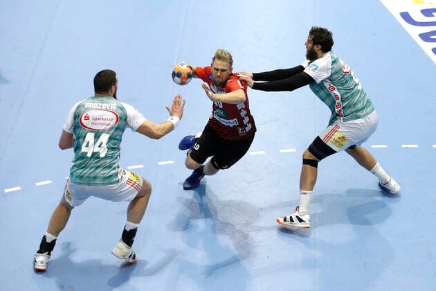 31 10 2019, Swiss Life Hall, Hannover, league game, 1 league, TSV Hannover Burgdorf vs. HSG Nordhorn Lingen, in picture Ilija Brozovic 44, Han Burgdorf and Mait Patrail 9, Han Burgdorf in duel with Patrick Miedema 10, Nordhorn TSV Hannover Burgdorf vs. HSG Nordhorn Lingen