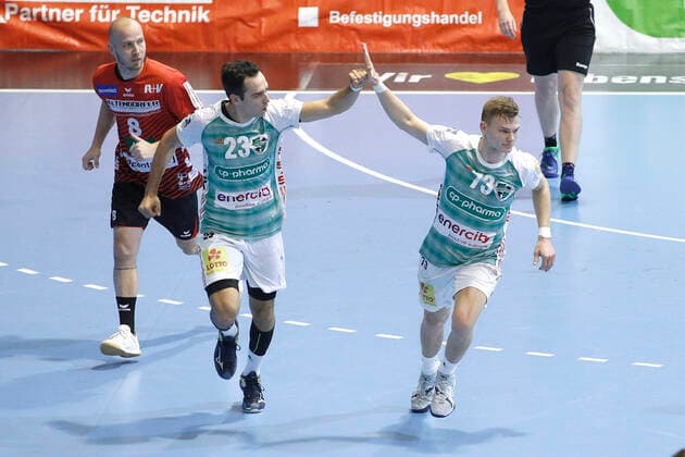 31 10 2019, Swiss Life Hall, Hannover, league game, 1 league, TSV Hannover Burgdorf vs. HSG Nordhorn Lingen, in picture Christian Ugalde Garcia 23, Han Burgdorf and Timo Kastening 73, Han Burgdorf cheer TSV Hannover Burgdorf vs. HSG Nordhorn Lingen