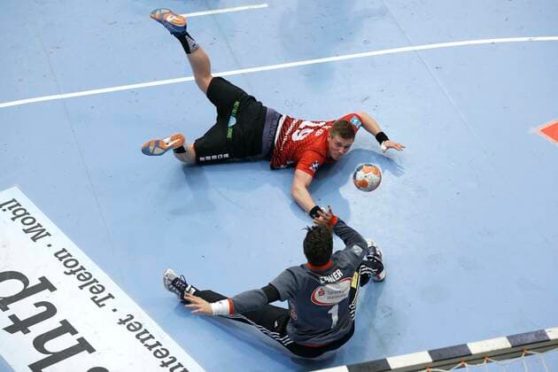 31 10 2019, Swiss Life Hall, Hannover, Ligaspiel, 1 League, TSV Hannover Burgdorf vs HSG Nordhorn Lingen, in picture Luca de Boer 19, Nordhorn transformed against Domenico Ebner 1, Han Burgdorf TSV Hannover Burgdorf vs HSG Nordhorn Lingen