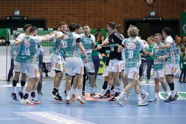 31 10 2019, Swiss Life Hall, Hannover, Ligaspiel, 1 League, TSV Hannover Burgdorf vs HSG Nordhorn Lingen, in picture The team of TSV Hannover Burgdorf cheers after the victory TSV Hannover Burgdorf vs HSG Nordhorn Lingen