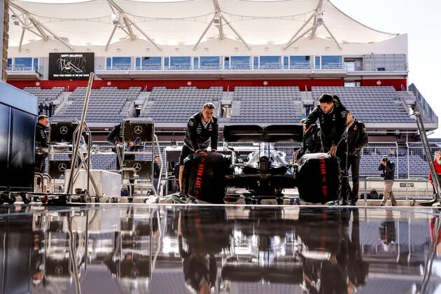 Motorsports: FIA Formula One World Championship, WM, Weltmeisterschaft 2019, Grand Prix of United States, Mechanic of Mercedes AMG Petronas Motorsport Austin United States of America