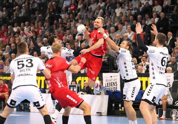 Photo Goal throw by Julius KÜHN against Pavel Horak Kiel Handball Men 1 Bundesliga on Do 31 10 2019 THW Kiel SG Melsungen 38 26