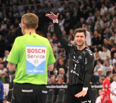 Photo Goalkeeper Niklas Landin Jacobsen Kiel discusses with Schiri Marcus Helbig Handball Men 1 Bundesliga at Do 31 10 2019 THW Kiel SG Melsungen 38 26