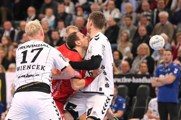 Photo Kai HÄFNER vs. Hendrik Pekeler Kiel , right Handball Men 1 Bundesliga at Do 31 10 2019 THW Kiel SG Melsungen 38 26