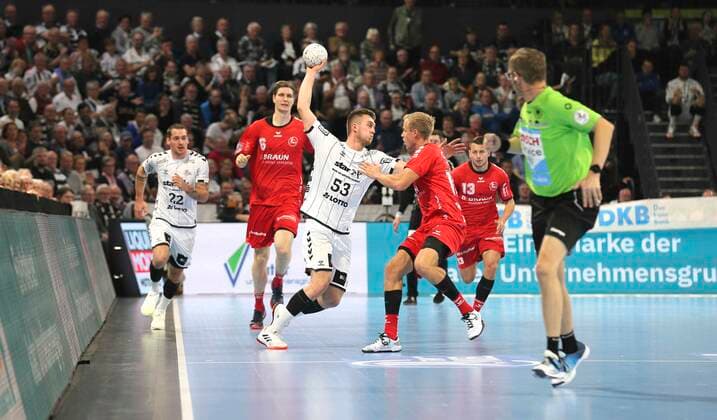 Photo on the ball Nikola Bilyk Kiel vs. Lasse Mikkelsen Handball Men 1 Bundesliga on Do 31 10 2019 THW Kiel SG Melsungen 38 26