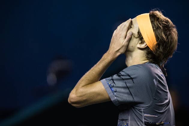 Sport Bilder des Tages (191101) -- PARIS, Nov. 1, 2019 -- Alexander Zverev of Germany reacts during the singles third round match against Denis Shapovalov of Canada at the Rolex Paris Masters 1000 held at the AccorHotels Arena in Paris, France, Oct. 31, 2019. (Photo by Aurelien Morissard Xinhua) (SP)FRANCE-PARIS-TENNIS-PARIS MASTER AoxLeilian¡¤molisaer 