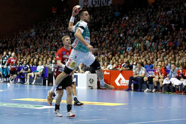 31 10 2019, Swiss Life Hall, Hannover, Ligaspiel, 1 League, TSV Hannover Burgdorf vs HSG Nordhorn Lingen, in picture Nejc Cehte 3, Han Burgdorf at goal throw TSV Hannover Burgdorf vs HSG Nordhorn Lingen