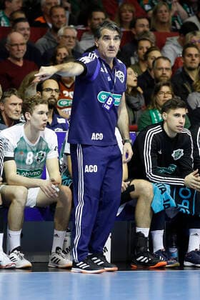 31 10 2019, Swiss Life Hall, Hannover, Ligaspiel, 1 League, TSV Hannover Burgdorf vs HSG Nordhorn Lingen, in picture Carlos Ortega Trainer, Han Burgdorf TSV Hannover Burgdorf vs HSG Nordhorn Lingen