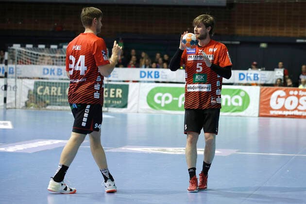 31 10 2019, Swiss Life Hall, Hannover, Ligaspiel, 1 League, TSV Hannover Burgdorf vs HSG Nordhorn Lingen, in picture Georg Poehle 94, Nordhorn together with Lutz Heiny 5, Nordhorn am Ball TSV Hannover Burgdorf vs HSG Nordhorn Lingen