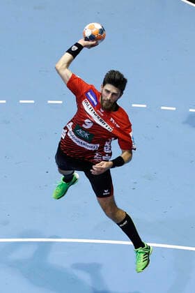 31 10 2019, Swiss Life Hall, Hannover, Ligaspiel, 1 League, TSV Hannover Burgdorf vs HSG Nordhorn Lingen, in picture Pavel Mickal 9, Nordhorn am Ball TSV Hannover Burgdorf vs HSG Nordhorn Lingen