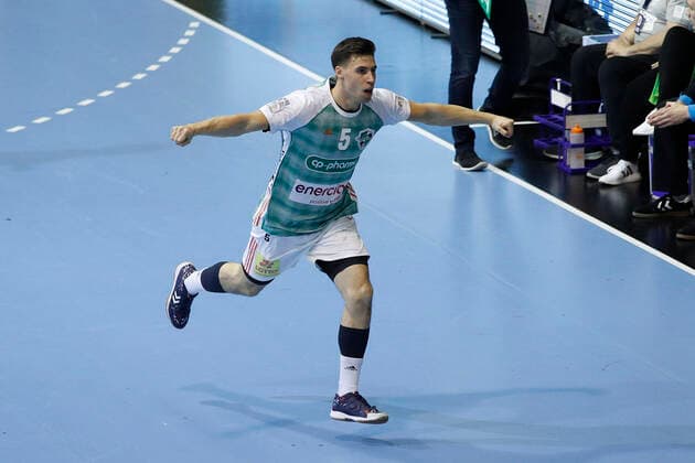 31 10 2019, Swiss Life Hall, Hannover, league game, 1 league, TSV Hannover Burgdorf vs. HSG Nordhorn Lingen, in picture Ivan Martinovic 5, Han Burgdorf cheers TSV Hannover Burgdorf vs. HSG Nordhorn Lingen