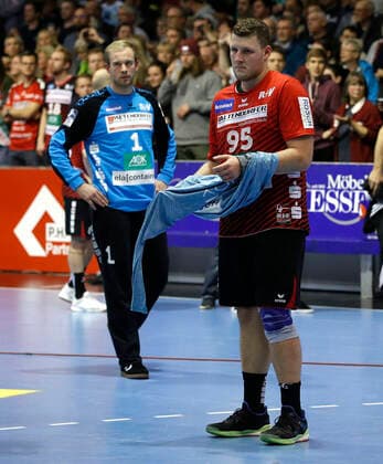 31 10 2019, Swiss Life Hall, Hannover, Ligaspiel, 1 League, TSV Hannover Burgdorf vs. HSG Nordhorn Lingen, in picture Bart Ravensbergen 1, Nordhorn and Dominik Kalafut 95, Nordhorn are disappointed after the defeat TSV Hannover Burgdorf vs. HSG Nordhorn Lingen
