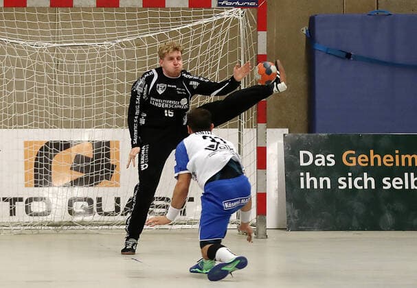 TuS Ferndorf TV Hüttenberg, 01 11 2019 Goalkeeper Tim Dominik Hottgenroth TuS Ferndorf with parade at the seventh meter and score of 5 3 against Björn Zintel TV Hüttenberg Kreuztal Stählerwiese Germany