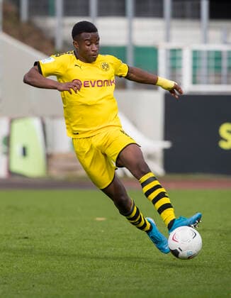 Fußball: A-Junioren-Bundesliga, Saison 2019 2020, 10. Spieltag, Preußen Münster - Borussia Dortmund am 27.10.2019 in Münster (Nordrhein-Westfalen). Dortmunds Youssoufa Moukoko am Ball *** Football A Juniors Bundesliga, season 2019 2020, 10 matchday, Prussia Münster Borussia Dortmund on 27 10 2019 in Münster North Rhine-Westphalia Dortmunds Youssoufa Moukoko on the ball Copyright: xKirchner MarcoxSteinbrennerx
