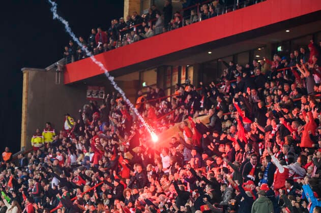 Bilder des Jahres 2019, Sport 11 November Sport Themen der Woche KW44 Sport Bilder des Tages 02.11.2019, xkvx, Fussball 1.Bundesliga, Union Berlin - Hertha BSC Berlin emspor, v.l. Hertha BSC Berlin Fans schiessen eine Leuchtrakete in die Haupttribuene Pyro Pyrotechnik Feuer Rauch Qualm Zuschauer Fans Union Berlin (DFL DFB REGULATIONS PROHIBIT ANY USE OF PHOTOGRAPHS as IMAGE SEQUENCES and or QUASI-VIDEO) Berlin *** 02 11 2019, xkvx, Football 1 Bundesliga, Union Berlin Hertha BSC Berlin emspor, v l Hertha BSC Berlin Fans shoot a flare rocket into the main stands Pyro Pyrotechnics Fire Smoke Spectator Fans Union Berlin DFL DFB REGULATIONS PROHIBIT ANY USE OF PHOTOGRAPHS as IMAGE SEQUENCES and or QUASI VIDEO Berlin
