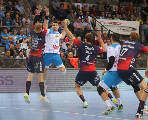 Handball TVB Stuttgart SG Flensburg Handewitt 02 11 2019 Germany Handball Bundesliga Men Season 2019 2020 TVB Stuttgart SG Flensburg Handewitt Nr 13 Robert Markovic Stuttgart, Nr 22 Anders Zachariassen Flensburg, Nr 4 Jahannes Golla Flensburg Foto Herbert Rudel