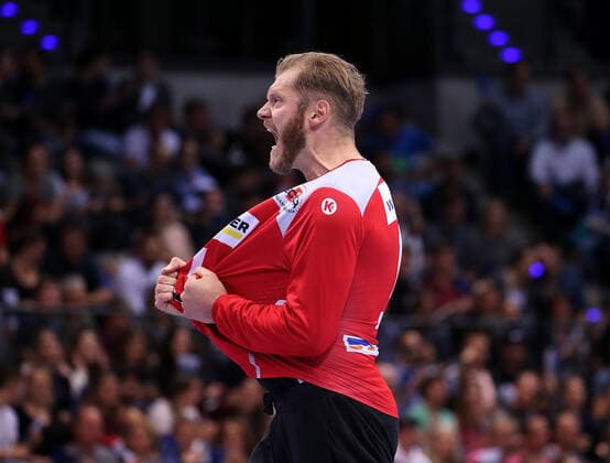 BAU 02 11 2019 Stuttgart Handball TVB Stuttgart vs. SG Flensburg Handewitt, Johannes Bitter TVB cheers