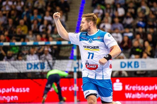 Winner pose Schmidt, David TVB 1Stuttgart 77 TVB 1898 Stuttgart SG Flensburg Handewitt HBL LIQUI MOLY Handball Bundesliga Porsche Arena Stuttgart Baden Wuerttemberg Germany at the match in the Handball Bundesliga, TVB 1898 Stuttgart SG Flensburg Handewitt Stuttgart 02 11 19 Handball Stuttgart 02 11 19 Handball , Stuttgart Baden Wuerttemberg Germany